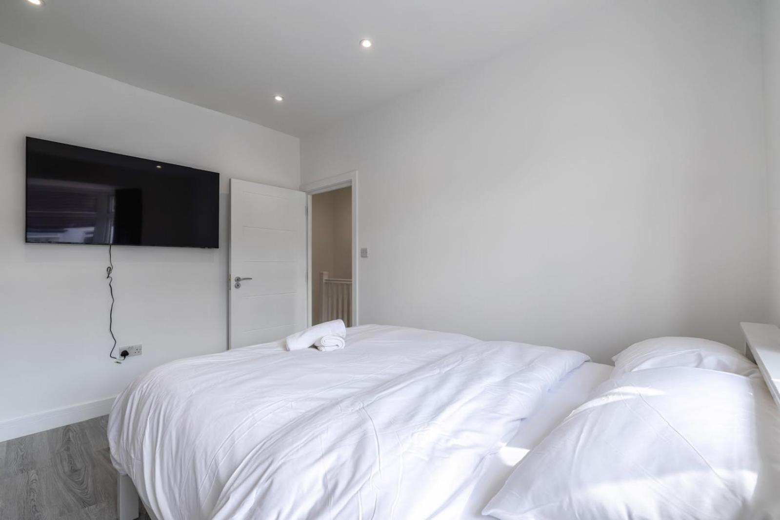 Modern Home With Driveway Parking For 2 Vehicles, Near Tottenham Hotspur Stadium, White Hart Lane Train Station London Eksteriør bilde