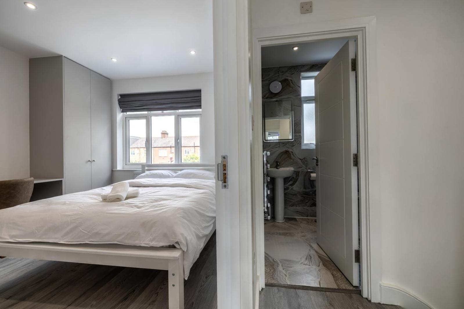 Modern Home With Driveway Parking For 2 Vehicles, Near Tottenham Hotspur Stadium, White Hart Lane Train Station London Eksteriør bilde